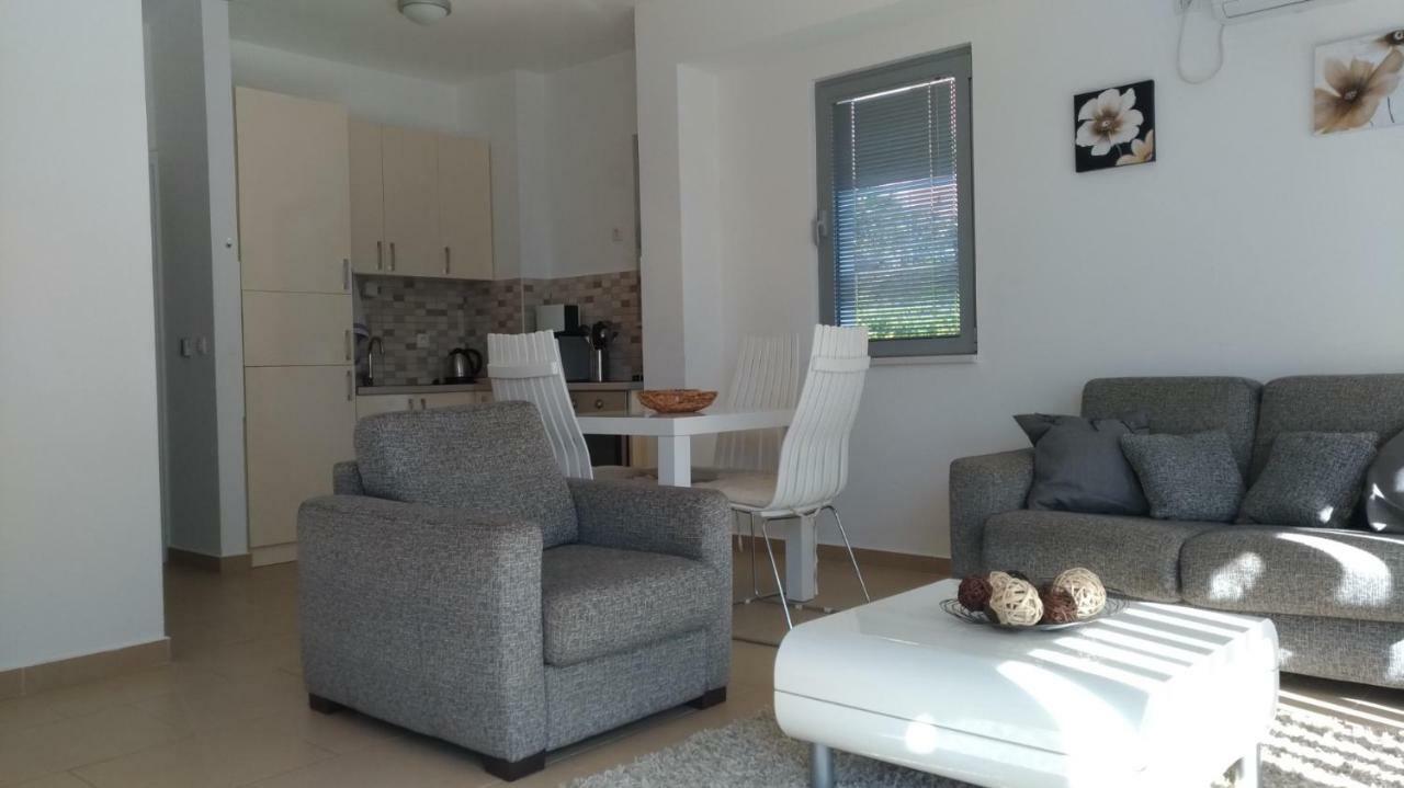 Apartments Acacia Hill Ðenovići Bagian luar foto