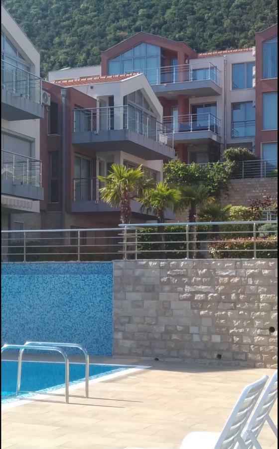Apartments Acacia Hill Ðenovići Bagian luar foto