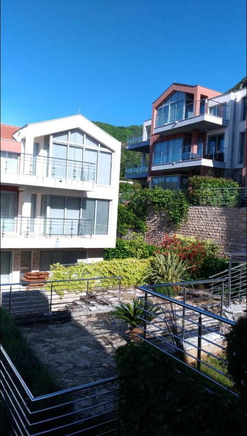 Apartments Acacia Hill Ðenovići Bagian luar foto